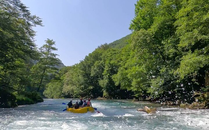 Rafting preko slapova na rijeci Uni